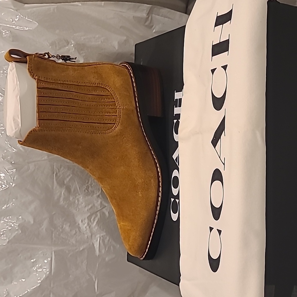 NWT Coach Bowery Chelsea Ankle Boot in Camel Size 5
